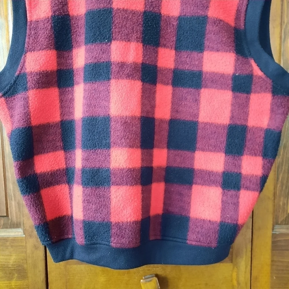 Vintage Falls Creek red and black buffalo check plaid fleece full zip vest